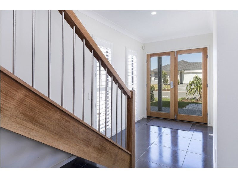 76 North Quay Circuit, Hope Island QLD 4212