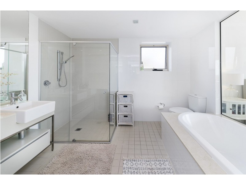 1796/1 Rialto Quay Drive, Hope Island QLD 4212