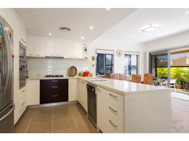 52/1 Halcyon Way, Hope Island QLD 4212