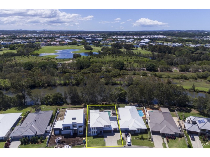 12 Waterside Esplanade, Helensvale QLD 4212