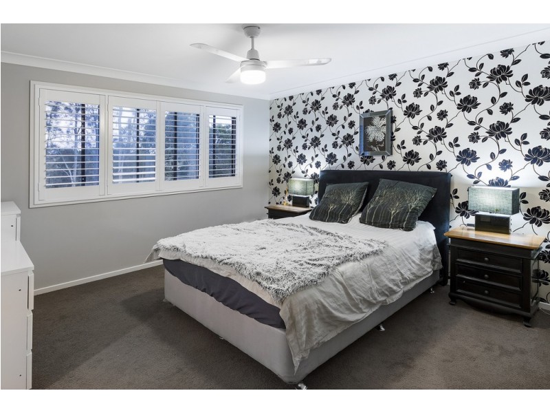 12 Waterside Esplanade, Helensvale QLD 4212