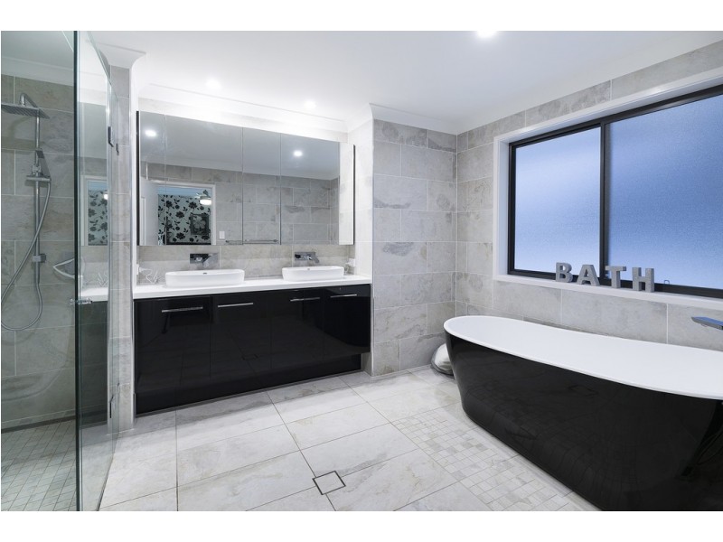 12 Waterside Esplanade, Helensvale QLD 4212