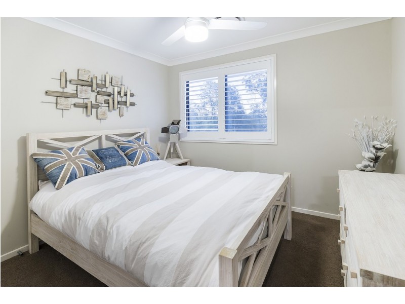12 Waterside Esplanade, Helensvale QLD 4212