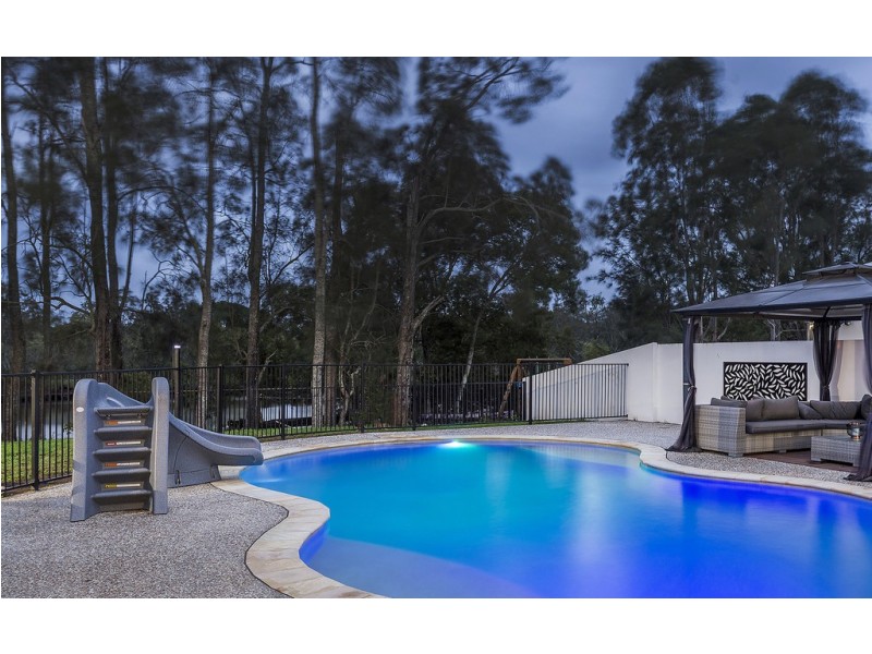 12 Waterside Esplanade, Helensvale QLD 4212