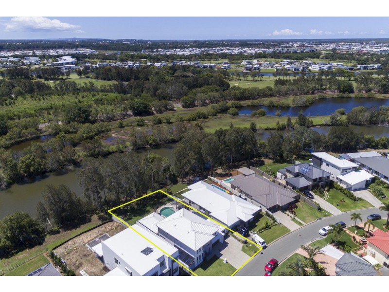 12 Waterside Esplanade, Helensvale QLD 4212