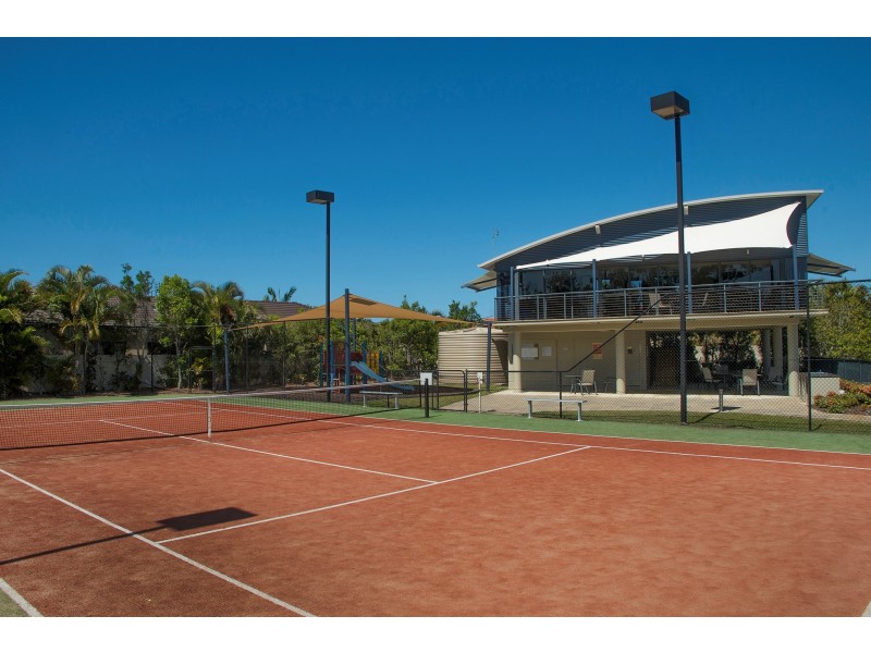 12 Waterside Esplanade, Helensvale QLD 4212
