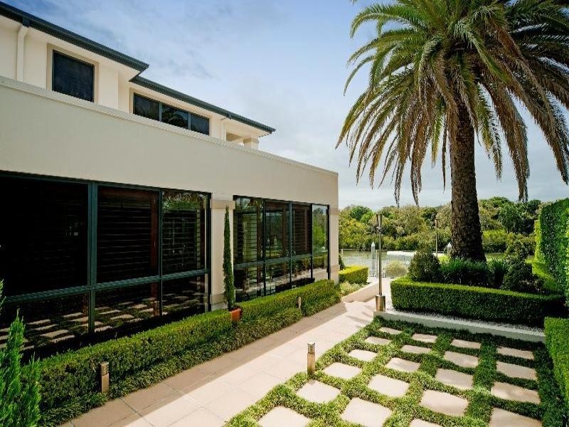 2344 Cressbrook Drive, Hope Island QLD 4212