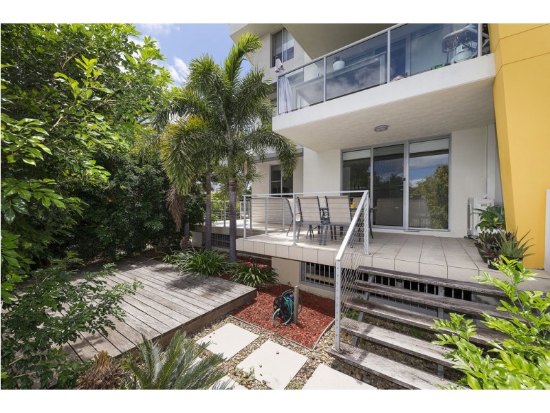 716/64-68 Sickle Avenue, Hope Island QLD 4212