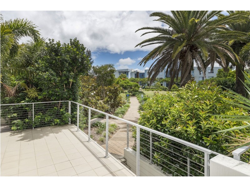 716/64-68 Sickle Avenue, Hope Island QLD 4212