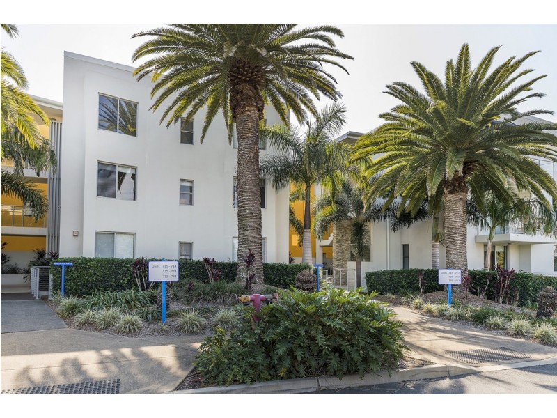 716/64-68 Sickle Avenue, Hope Island QLD 4212