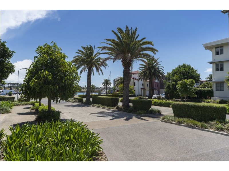 716/64-68 Sickle Avenue, Hope Island QLD 4212