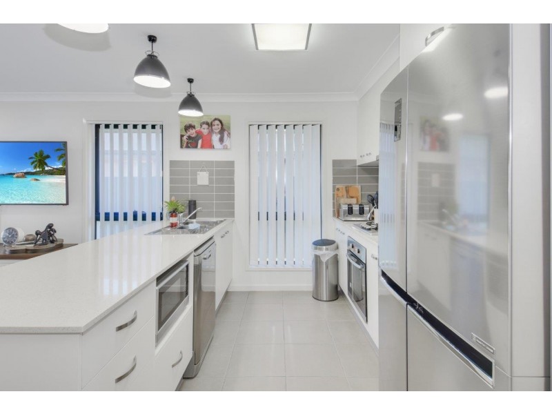 7 Leeside Place, Hope Island QLD 4212