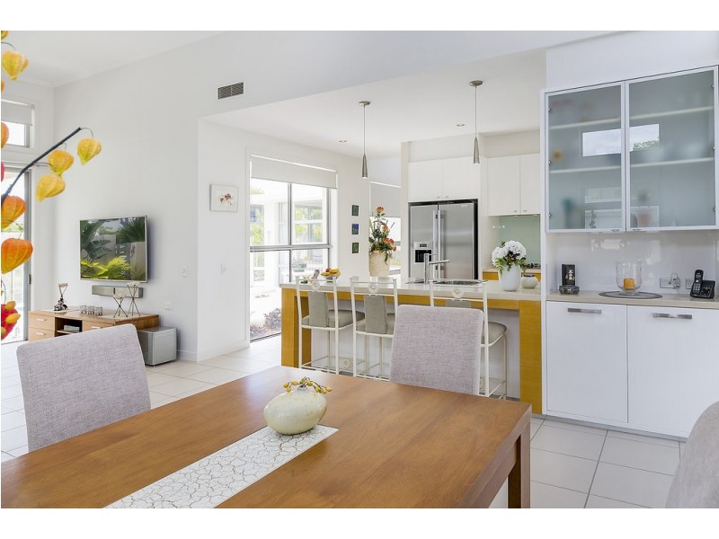 2825 Gracemere Circuit East, Hope Island QLD 4212