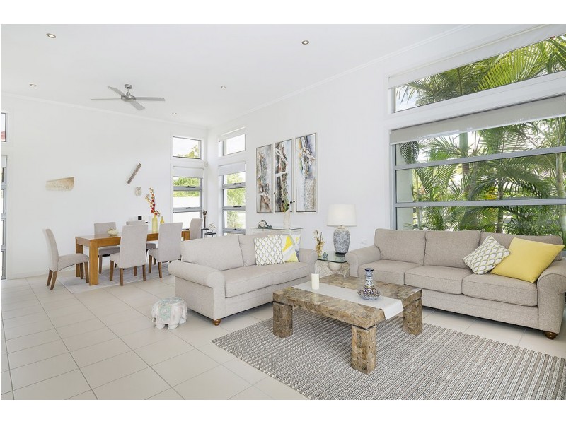 2825 Gracemere Circuit East, Hope Island QLD 4212