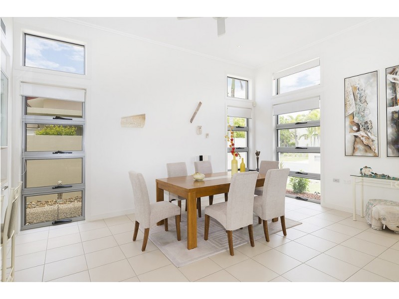 2825 Gracemere Circuit East, Hope Island QLD 4212