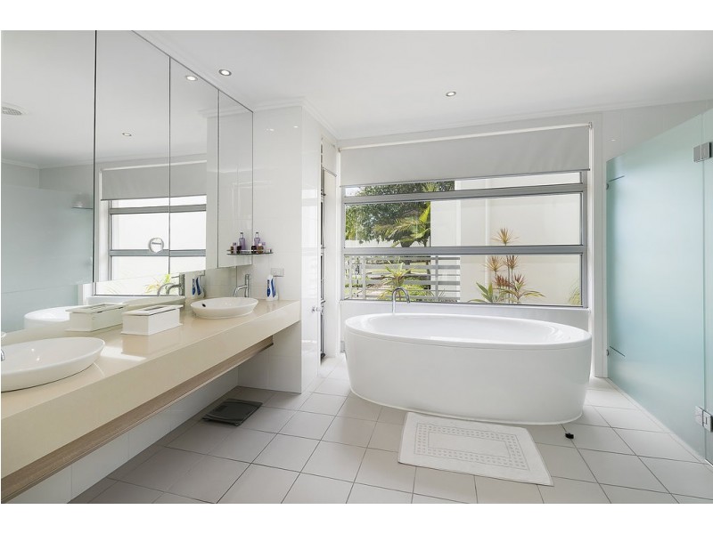 2825 Gracemere Circuit East, Hope Island QLD 4212