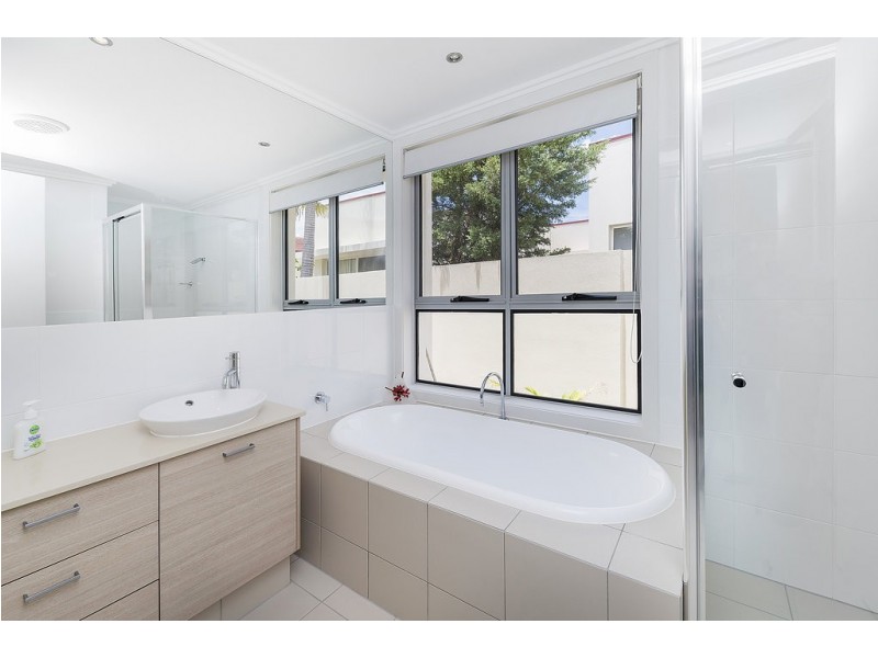 2825 Gracemere Circuit East, Hope Island QLD 4212
