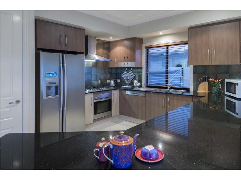 25 Sabrina Avenue, Helensvale QLD 4212