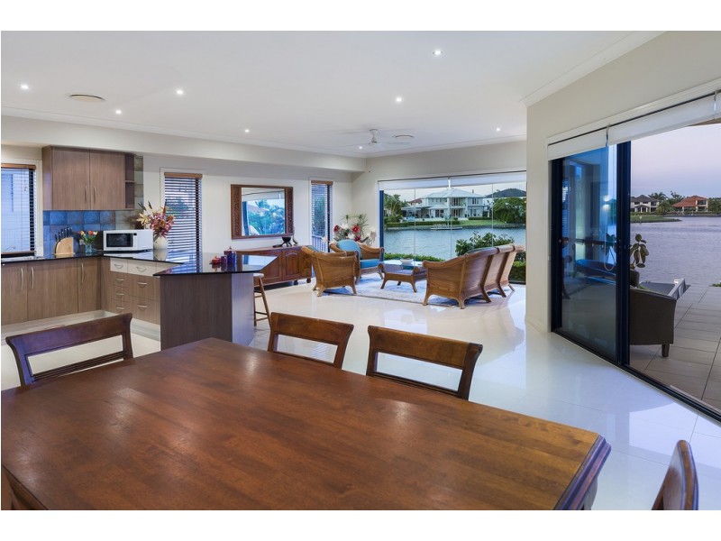 25 Sabrina Avenue, Helensvale QLD 4212