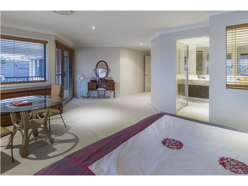 25 Sabrina Avenue, Helensvale QLD 4212