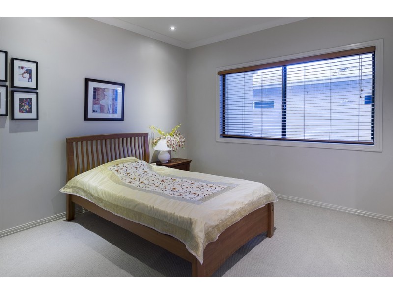 25 Sabrina Avenue, Helensvale QLD 4212