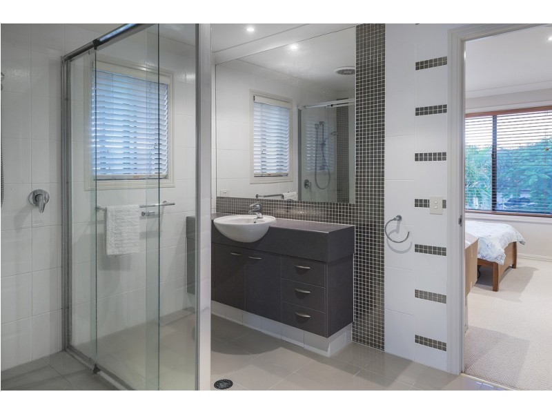 25 Sabrina Avenue, Helensvale QLD 4212