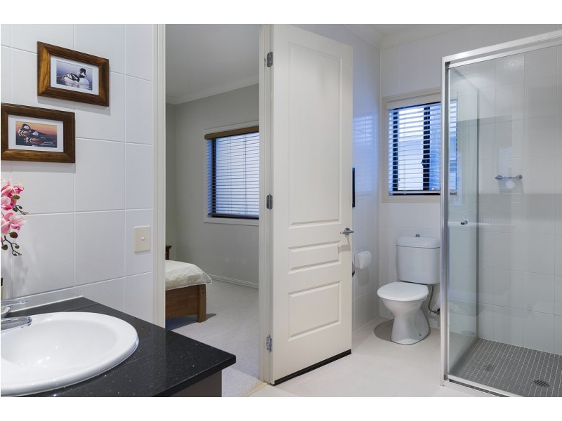 25 Sabrina Avenue, Helensvale QLD 4212