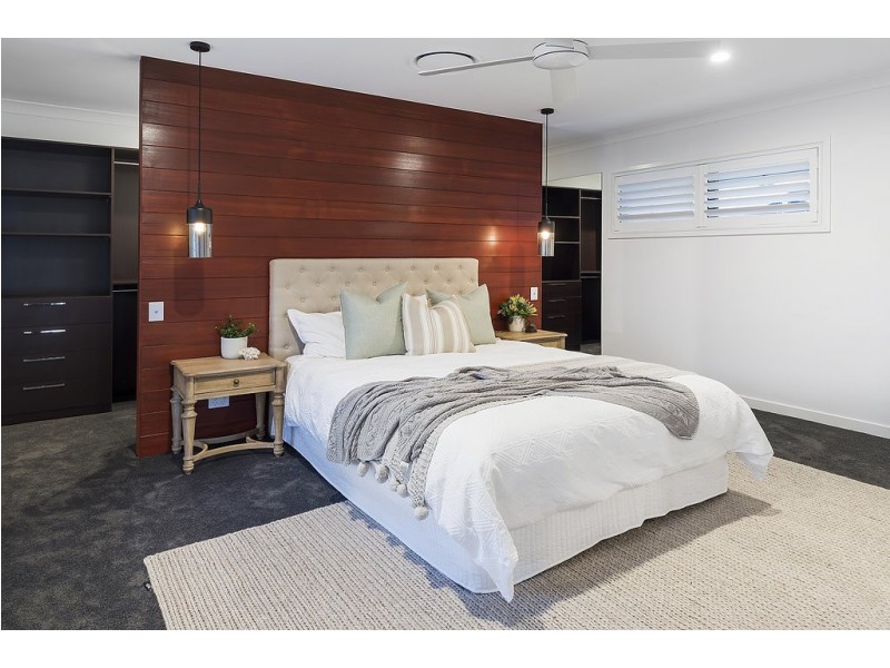 2 Nootka Court, Broadbeach Waters QLD 4218