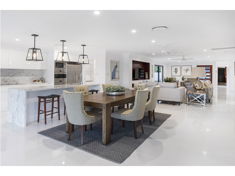 2 Nootka Court, Broadbeach Waters QLD 4218