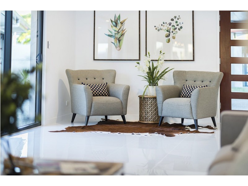 2 Nootka Court, Broadbeach Waters QLD 4218