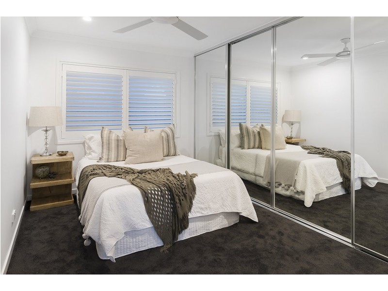 2 Nootka Court, Broadbeach Waters QLD 4218