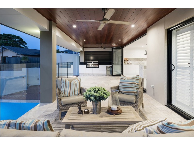 2 Nootka Court, Broadbeach Waters QLD 4218