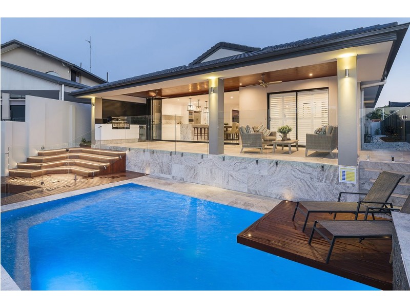 2 Nootka Court, Broadbeach Waters QLD 4218