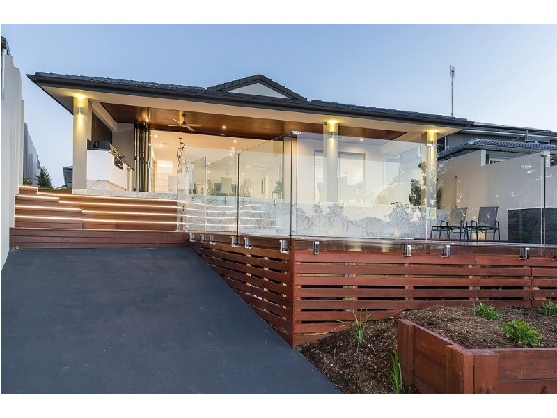 2 Nootka Court, Broadbeach Waters QLD 4218