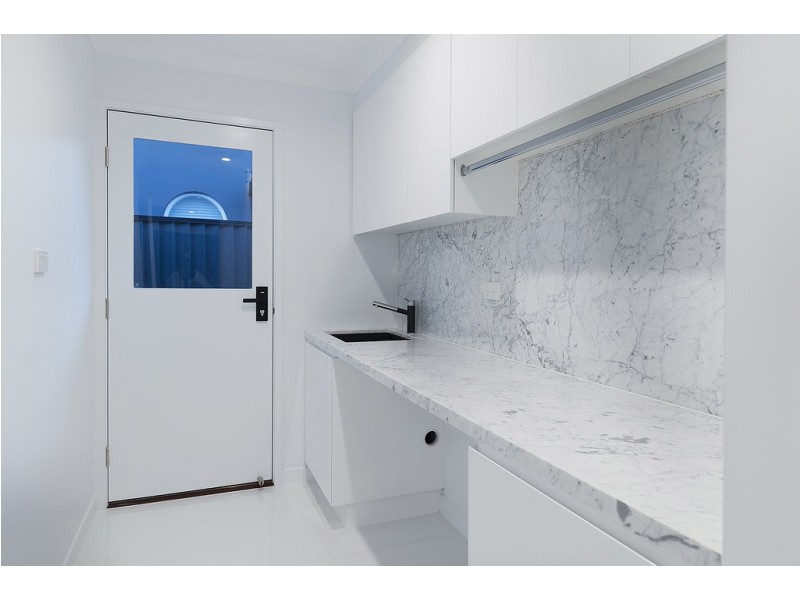 2 Nootka Court, Broadbeach Waters QLD 4218