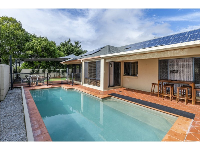 17 Dallow Crescent, Helensvale QLD 4212