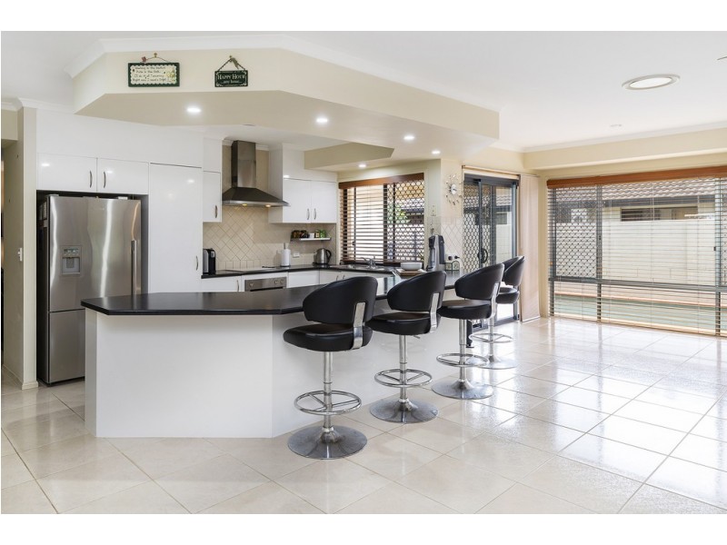 17 Dallow Crescent, Helensvale QLD 4212