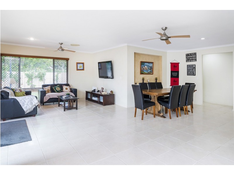 17 Dallow Crescent, Helensvale QLD 4212