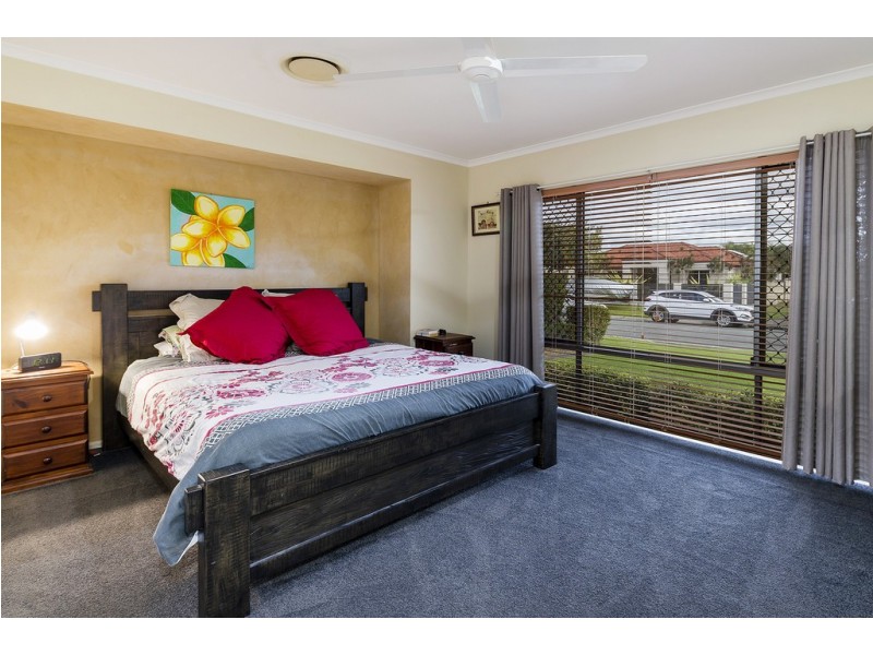 17 Dallow Crescent, Helensvale QLD 4212