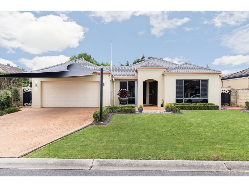 17 Dallow Crescent, Helensvale QLD 4212