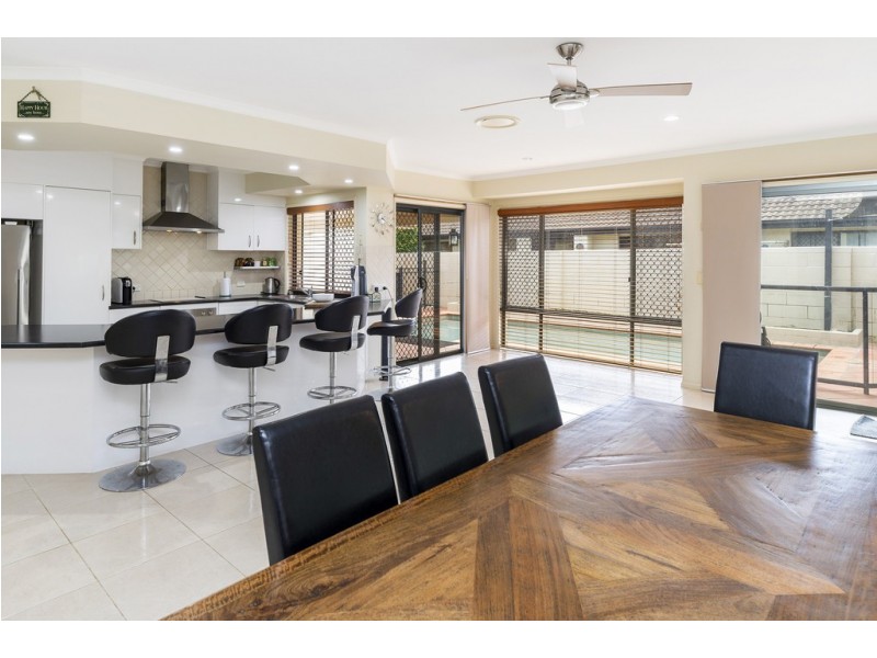 17 Dallow Crescent, Helensvale QLD 4212