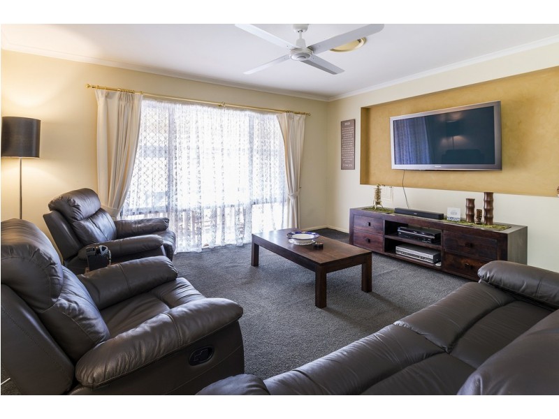 17 Dallow Crescent, Helensvale QLD 4212