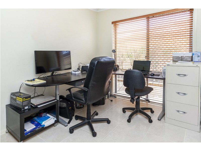 17 Dallow Crescent, Helensvale QLD 4212