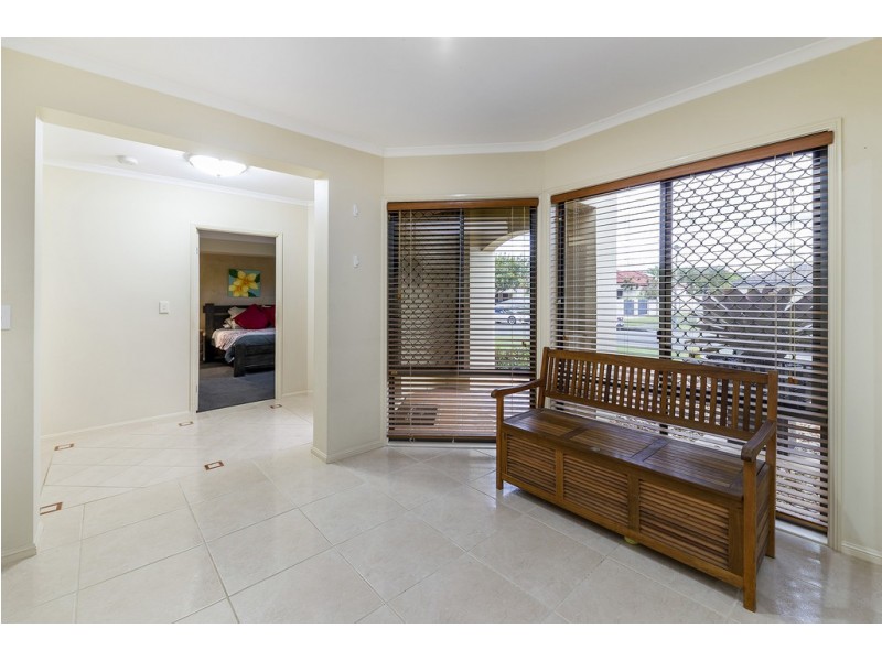 17 Dallow Crescent, Helensvale QLD 4212