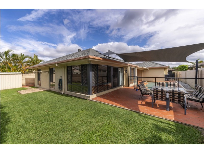 17 Dallow Crescent, Helensvale QLD 4212