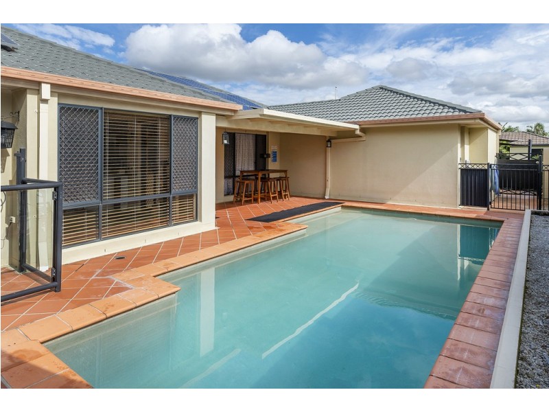17 Dallow Crescent, Helensvale QLD 4212