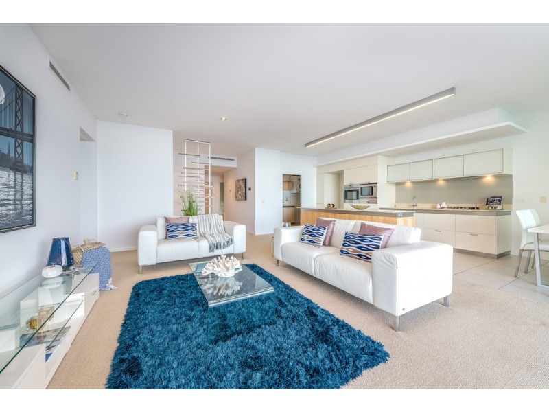 26105/2 Ephraim Island, Paradise Point QLD 4216