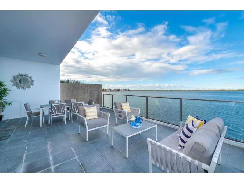26105/2 Ephraim Island, Paradise Point QLD 4216