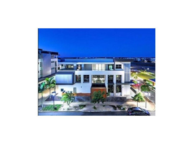 Villa 10 Salacia Drive, Paradise Point QLD 4216