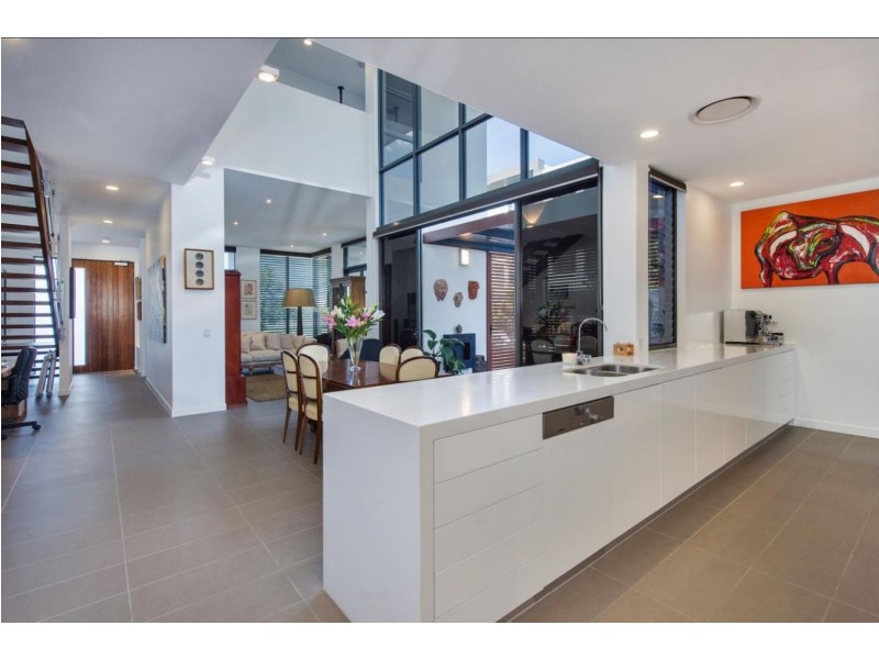 Villa 10 Salacia Drive, Paradise Point QLD 4216